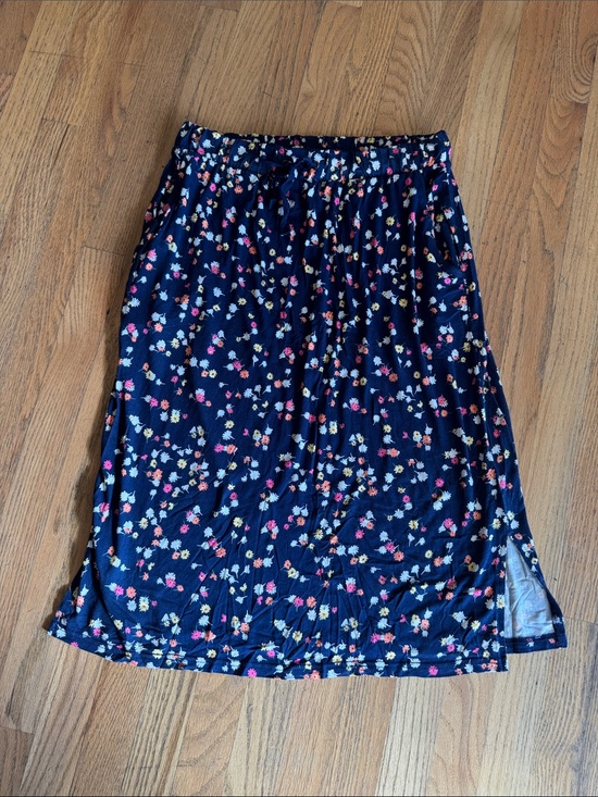St. John's Bay Dresses & Skirts - St. John's Bay Navy Floral Midi Skirt with Drawstring Waist medium A376